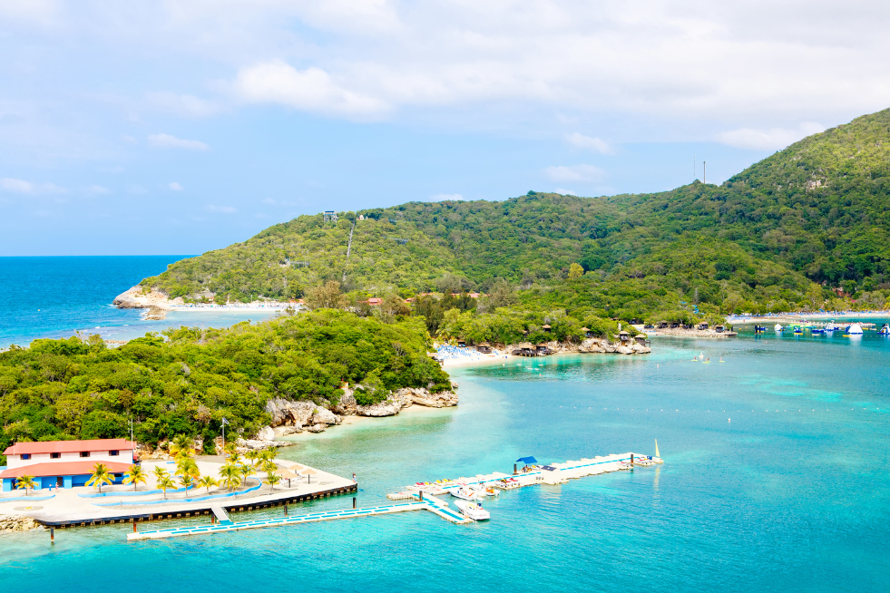 Luxury Hotel Textiles for the Bahamas: Towels and Bedding for Ultimate Comfort
