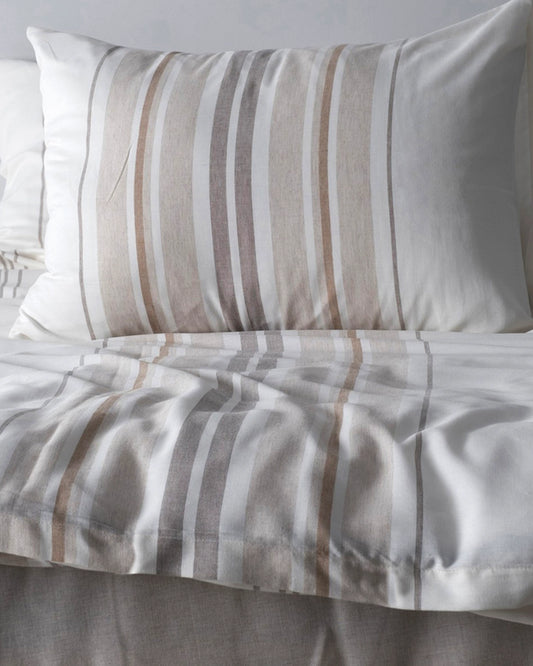 White Bedding Set with Light Lines